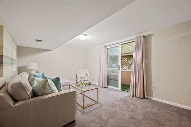 7 Waterside Place, Washington's Landing, PA 15222