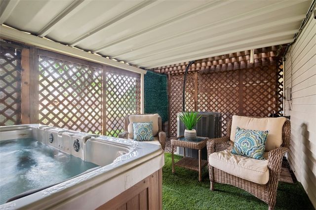 7 Waterside Place, Washington's Landing, PA 15222