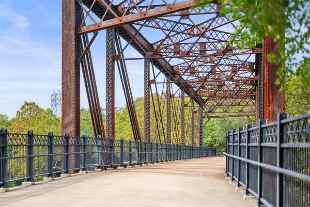 7 Waterside Place, Washington's Landing, PA 15222