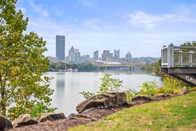 7 Waterside Place, Washington's Landing, PA 15222