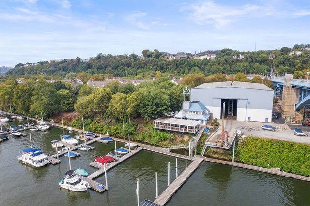 7 Waterside Place, Washington's Landing, PA 15222