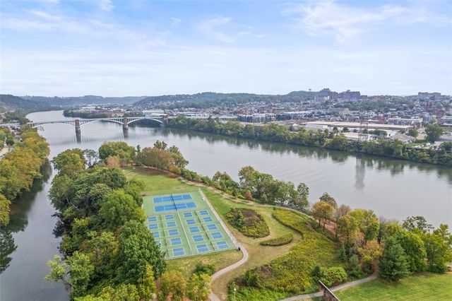 7 Waterside Place, Washington's Landing, PA 15222