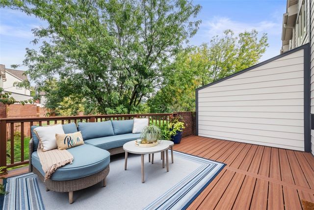 7 Waterside Place, Washington's Landing, PA 15222