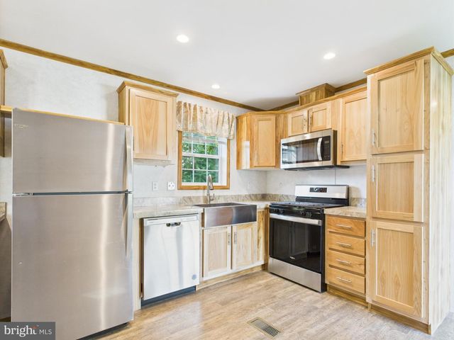 140 RUSTIQUE DR, York, PA 17408