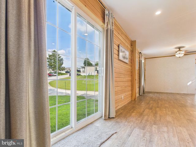 140 RUSTIQUE DR, York, PA 17408