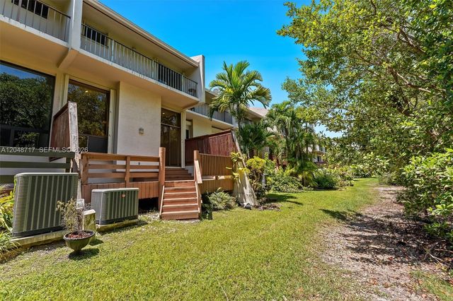 2525 NE 135th St, North Miami, FL 33181