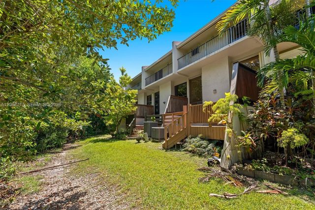 2525 NE 135th St, North Miami, FL 33181