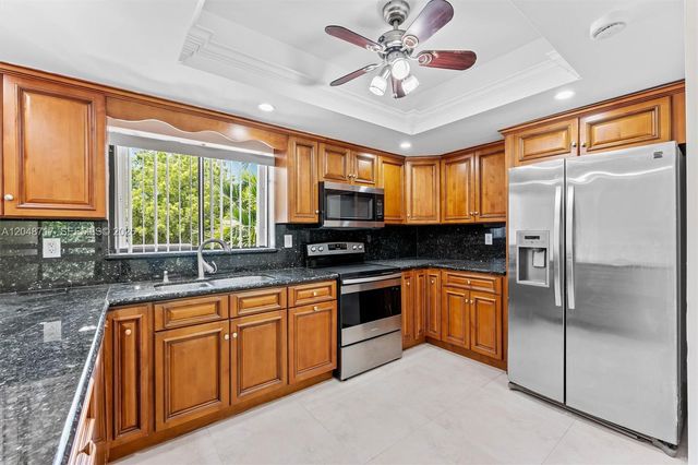 2525 NE 135th St, North Miami, FL 33181