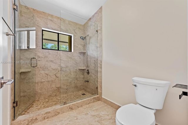 2525 NE 135th St, North Miami, FL 33181