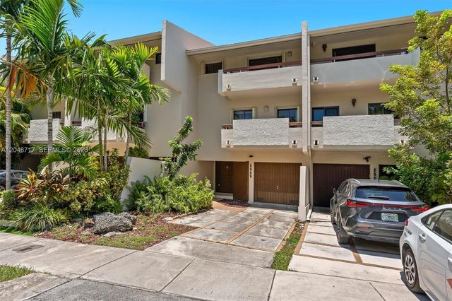 2525 NE 135th St, North Miami, FL 33181