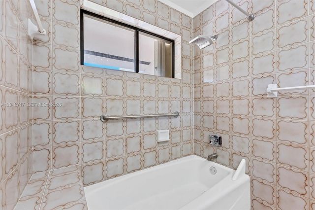 2525 NE 135th St, North Miami, FL 33181