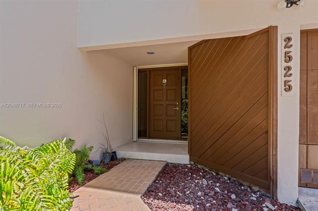 2525 NE 135th St, North Miami, FL 33181