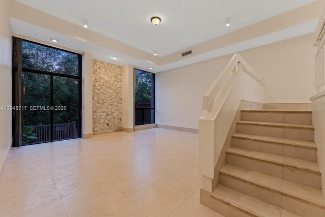 2525 NE 135th St, North Miami, FL 33181