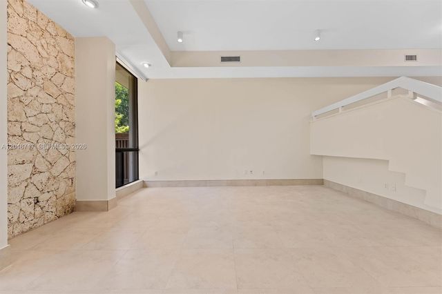 2525 NE 135th St, North Miami, FL 33181