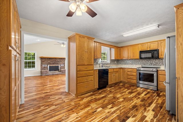 100 Henry Drive, Berea, KY 40403