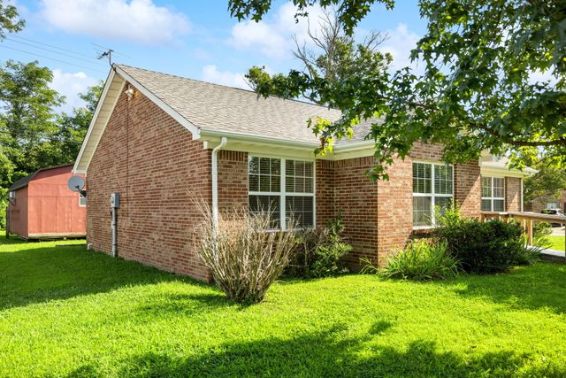 100 Henry Drive, Berea, KY 40403