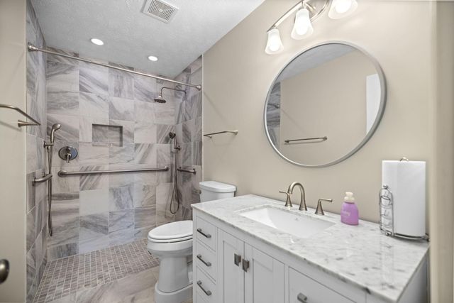 100 Henry Drive, Berea, KY 40403