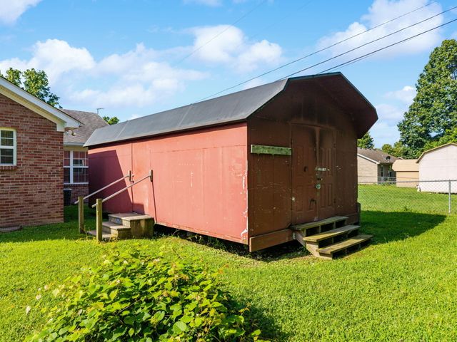 100 Henry Drive, Berea, KY 40403