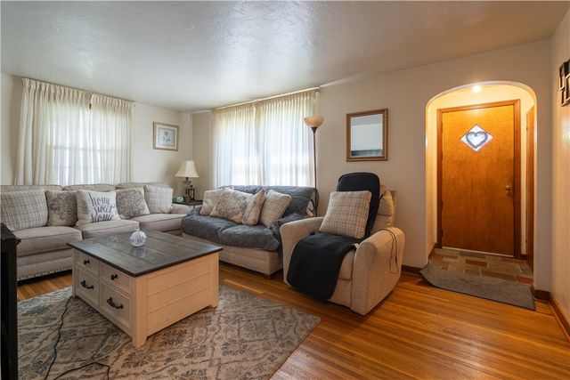 6616 Overlook St, South Park, PA 15129