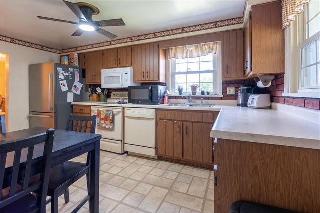 6616 Overlook St, South Park, PA 15129