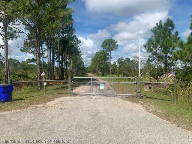 881 Papaya Street, Lake Placid, FL 33852