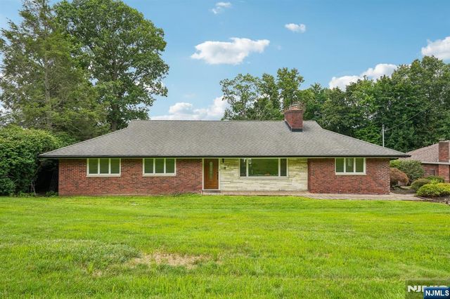 31 Surrey Drive, Wayne, NJ 07470