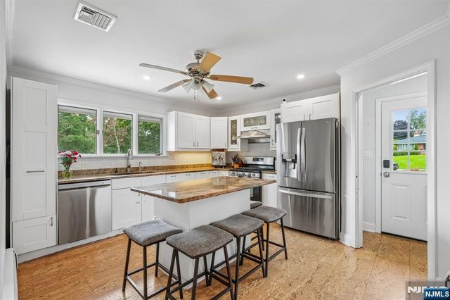 31 Surrey Drive, Wayne, NJ 07470