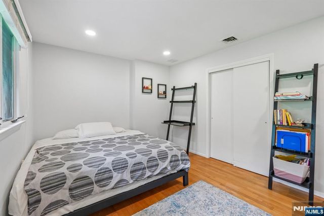 31 Surrey Drive, Wayne, NJ 07470