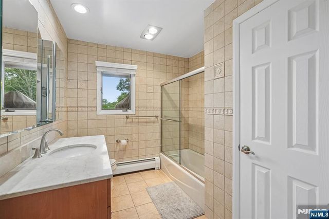 31 Surrey Drive, Wayne, NJ 07470