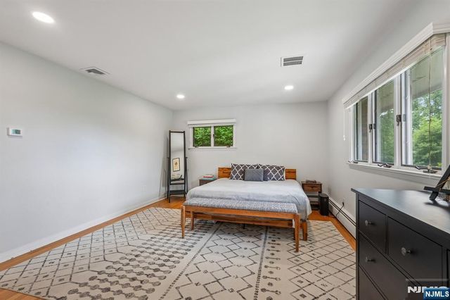 31 Surrey Drive, Wayne, NJ 07470