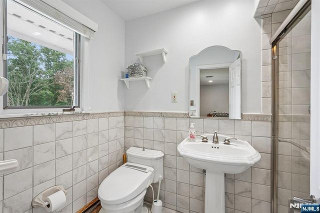31 Surrey Drive, Wayne, NJ 07470