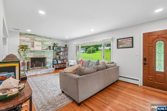 31 Surrey Drive, Wayne, NJ 07470