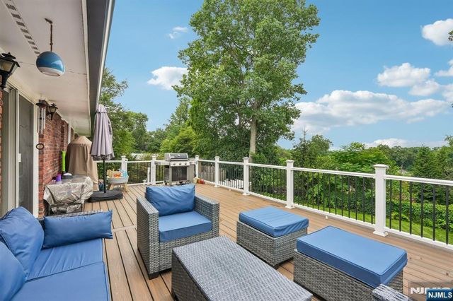 31 Surrey Drive, Wayne, NJ 07470