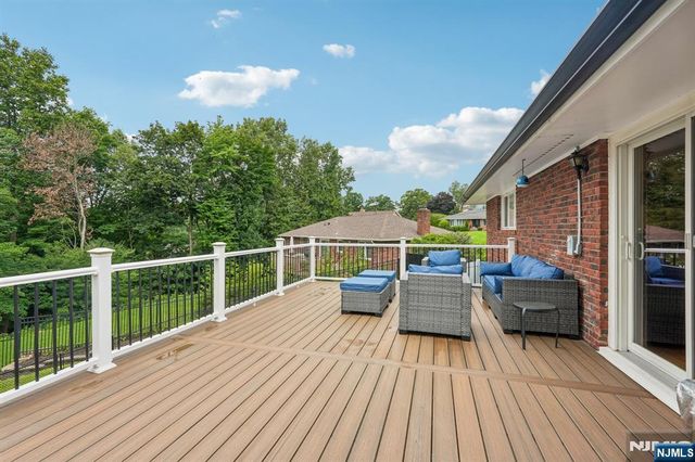 31 Surrey Drive, Wayne, NJ 07470