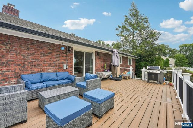 31 Surrey Drive, Wayne, NJ 07470