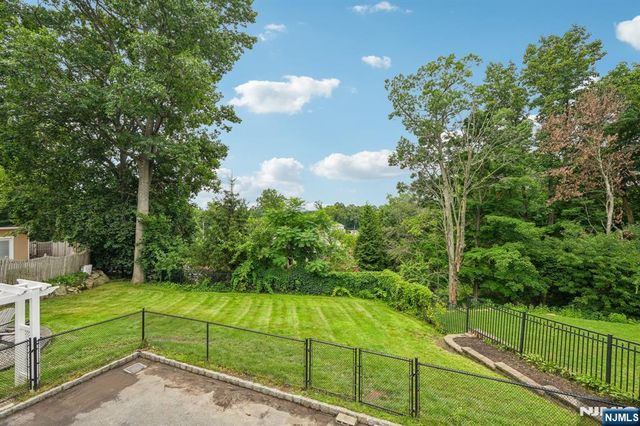 31 Surrey Drive, Wayne, NJ 07470