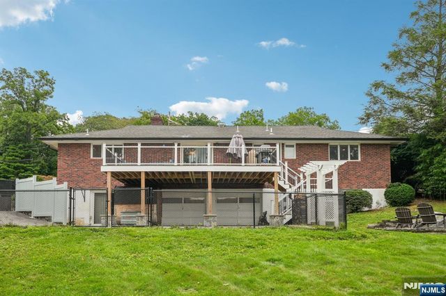 31 Surrey Drive, Wayne, NJ 07470