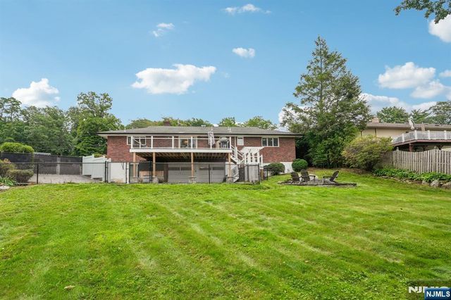 31 Surrey Drive, Wayne, NJ 07470