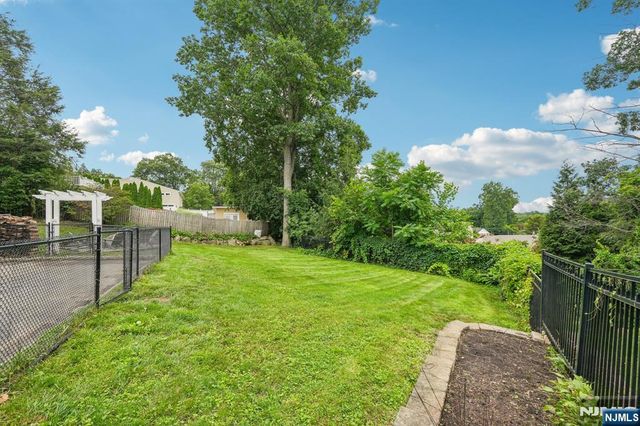 31 Surrey Drive, Wayne, NJ 07470