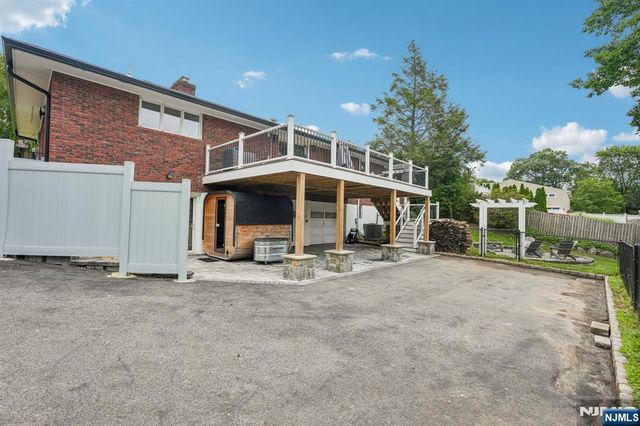 31 Surrey Drive, Wayne, NJ 07470