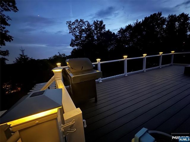 31 Surrey Drive, Wayne, NJ 07470