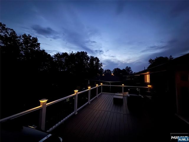 31 Surrey Drive, Wayne, NJ 07470