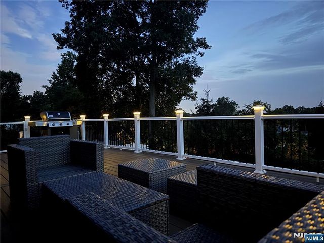 31 Surrey Drive, Wayne, NJ 07470