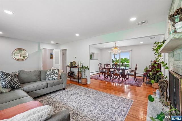 31 Surrey Drive, Wayne, NJ 07470