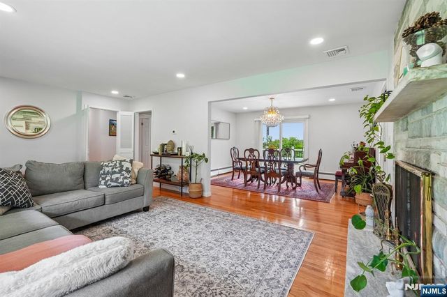 31 Surrey Drive, Wayne, NJ 07470