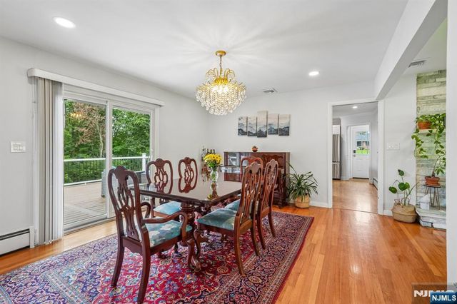 31 Surrey Drive, Wayne, NJ 07470