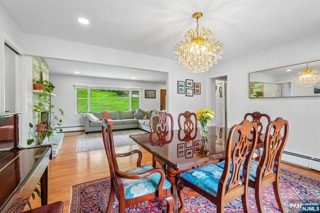 31 Surrey Drive, Wayne, NJ 07470