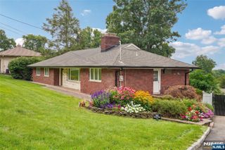 31 Surrey Drive, Wayne, NJ 07470