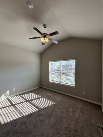 4400 SW Eggersway Place, Bentonville, AR 72712