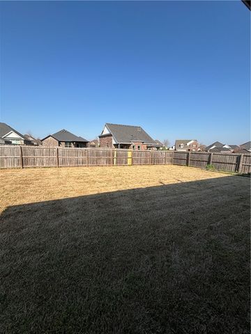 4400 SW Eggersway Place, Bentonville, AR 72712